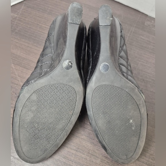 TORY BURCH Claremont Black Leather Quilted Almond Captoe Wedges, Size 7.5 - Picture 5 of 16